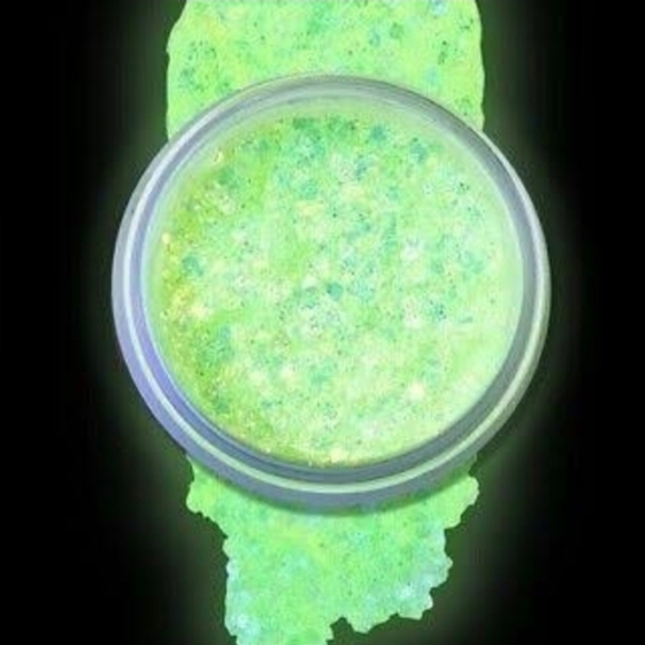 DISNEY HAUNTED MANSION 'MADAME LEOTA' GLOW IN THE DARK BODY GLITTER GEL - Picture 1 of 8